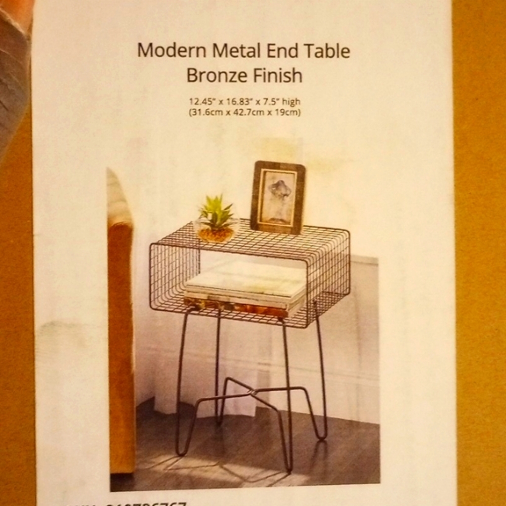 Closeout SALE 25%New Mental EndTable still in original box